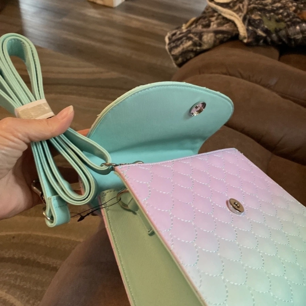 Pastel Clutch - Picture 8 of 9